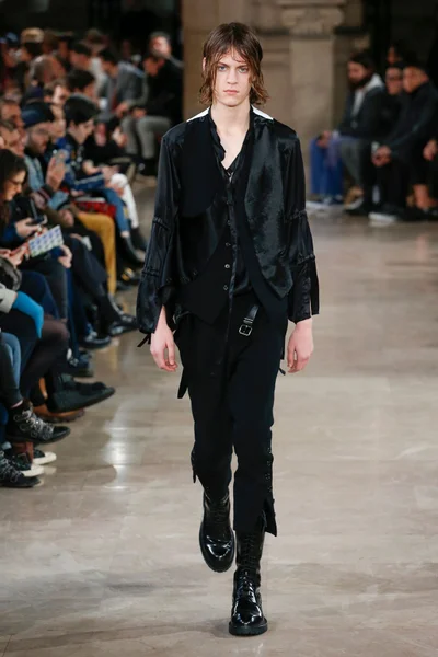 Look 7
